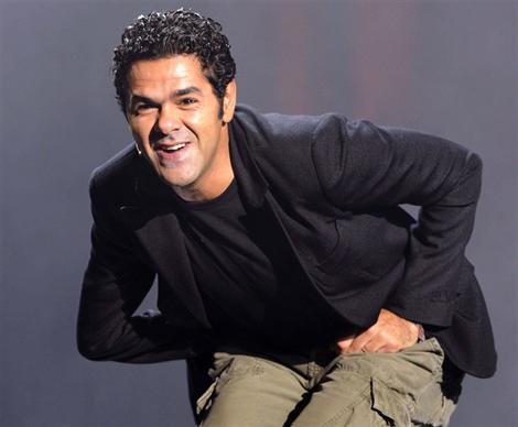 Djamel Debbouze enflamme le chapiteau de l’hôtel Hilton d’Alger