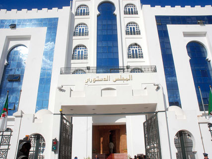 Fatiha Benabbou, constitutionaliste, à la radio Chaîne III “La limitation des mandats, c’est le sens de l’Histoire”