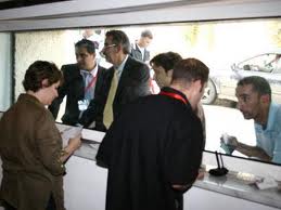 Grève dans les consulats français en Algérie : 30.000 demandes de visas en attente