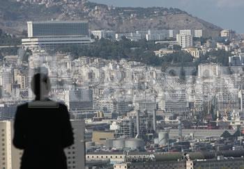 Le bras de fer se poursuit entre les pieds-noirs et le gouvernement,24.300 bâtisses coloniales recensées