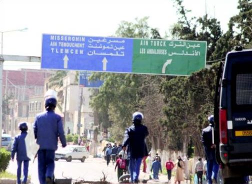 Les habitants de derb continuent le siège de la place du 1er-novembre à Oran  «nous voulons des logements neufs»