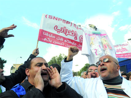 les médecins spécialistes reprennent la contestation, Après la trêve, la grève