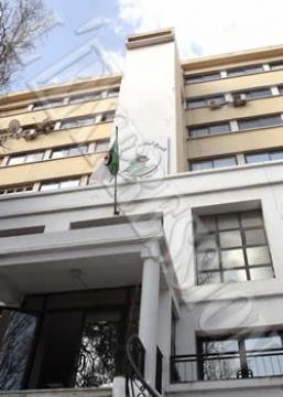 Plus de trois mois après la démission de Ouyahia,Le bras de fer se durcit au RND