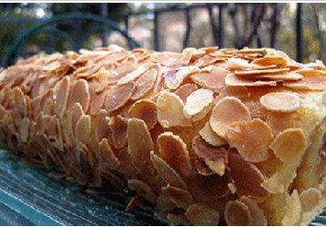 Roulé à la confiture et les amandes