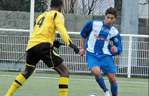 Taïder met son maillot aux enchères