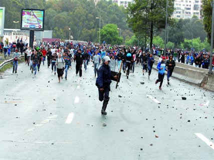 Vente des billets pour la finale MCA-USMA, À couteaux et sabres… tirés