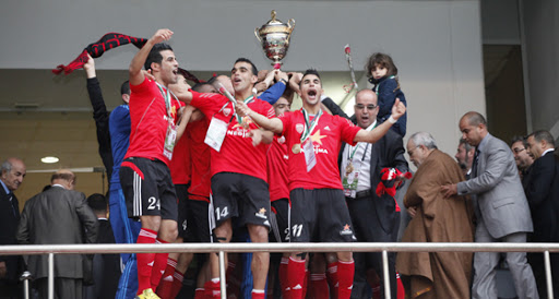 Célébration des supporteurs de l&rsquo;USMA , et la remise du coupe + le résumé et les analyses