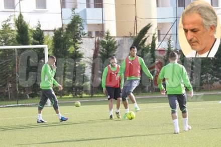Korichi aux joueurs «Celui qui ne vise pas l’Equipe A n’a rien à faire avec les A’»