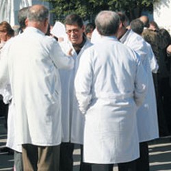 La grève des professionnels de la santé reconduite