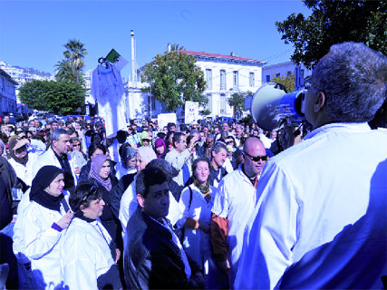 la protestation des personnels de la santé a débuté hier ,Sit-in et marche au CHU Mustapha-Pacha