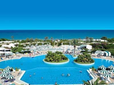 Le secteur reprend peu à peu ses couleurs face à une crise qui persiste, les algériens, «bouée de sauvetage» du tourisme tunisien