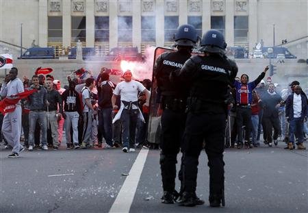 Ligue 1: la grande fête du PSG gâchée par des incidents