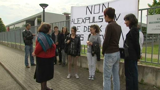 Mobilisation pour empêcher l’expulsion d’une famille algérienne de France