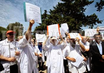 Mouvement de protestation et non-Respect déthique,Le chantage honteux des grévistes