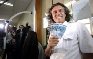 Rachid Nekkaz, millionnaire franco-algérien, candidat aux élections présidentielles algériennes de 2014