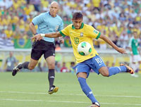 A l’étranger ,Coupe des Confédérations / Le festival Neymar