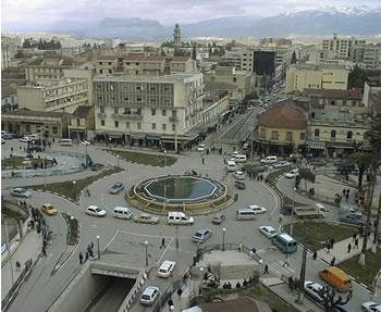 Après une première journée de contestation à Draa Ben Khedda,Les habitants devant le siège de la wilaya