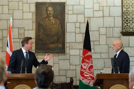 David Cameron en Afghanistan pour relancer le processus de paix