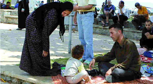 Des dizaines de familles occupent la place du Square Port-Saïd à Alger Nouvelle vague de réfugiés syriens