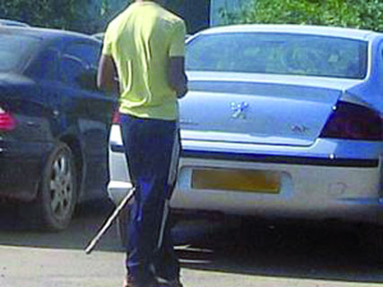 Huit mois après la circulaire de Daho Ould Kablia, L’anarchie dans les parkings sauvages continue
