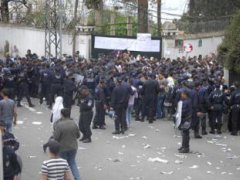 Ils dénoncent la liquidation de cinq filiales, sit-in de près de 1200 travailleurs devant la direction générale du groupe sider