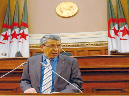 Le ministre de l’éducation l’a annoncé jeudi au sénat, Mesures pour alléger le poids du cartable