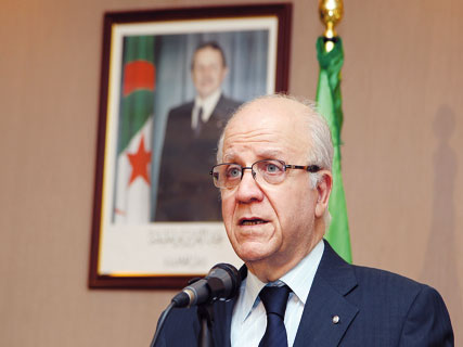 Le Ministre des Affaires Étrangères, Mourad Medelci, l’a affirmé hier “Nous recevons quotidiennement les directives de Bouteflika”