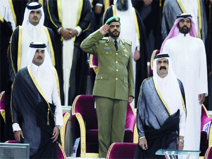 L’émir sur le point de céder le pouvoir à son fils, Une abdication et des interrogations