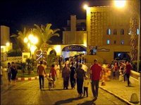 Les Algériens renouent timidement avec la vie nocturne