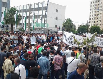 Pour dénoncer la corruption et exiger la sécurité,Des milliers d&rsquo;étudiants dans la rue à Béjaïa