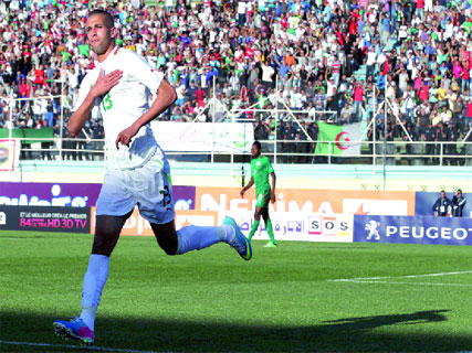 Premier but de Slimani contre le Bénin 09 juin 2013