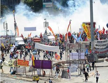 TURQUIE, La place Taksim calme avant une réunion controversée entre Erdogan et manifestants