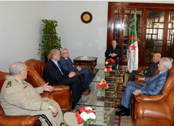 Après 79 jours d&rsquo;hospitalisation en France,Le Président Bouteflika de retour à Alger