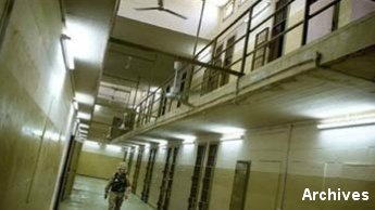 Attaques meurtrières contre des prisons irakiennes, dont celle d’Abou Ghraib