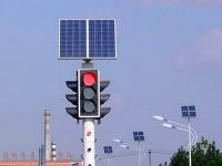 Bechar : projet-pilote d’installation de feux de signalisation routière à l’énergie solaire