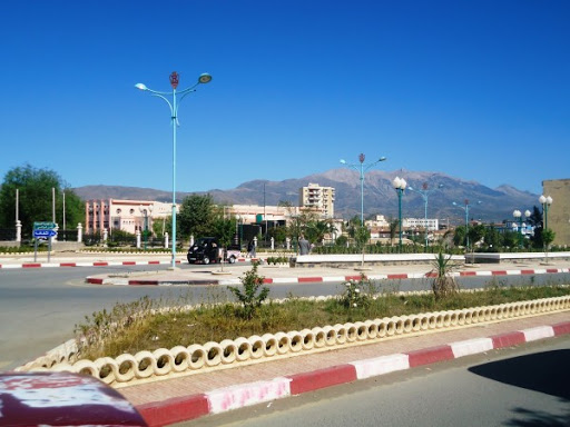 Bouira : “pour venger l’honneur de ses filles”, il tue 3 de ses voisins et en blesse 4 autres