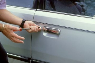 Cinq véhicules et une quantité de drogue récupérés, un réseau national de vol de voitures démantelé par la bri à boumerdès