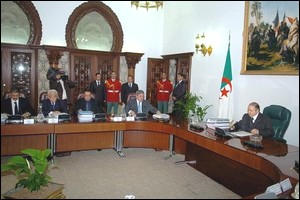 FLN,Abdelhamid si Affif épingle Harraoubia,Louh,Ziari et Tou,«Nos ministres ne sont que des traîtres» !