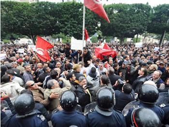 La tunisie en crise,La contestation anti-islamiste prend de l&rsquo;ampleur