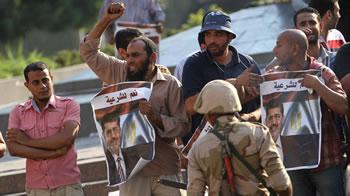 Le limogeage de Morsi suscite la colère des frères musulmans,Le bras de fer commence