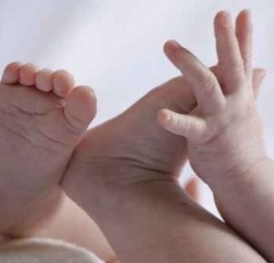 Le premier cri de l’enfant à la naissance