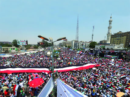 Les “pro” et les “anti” Morsi occupent toujours la rue ,L’Égypte en quête d’un compromis politique