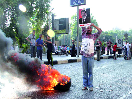Manifestations de soutien à Morsi et incidents au Sinaï, Égypte : retour à la case départ pour une transition délicate