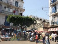 Marché des Trois-Horloges (Bab el oued), Fébrile