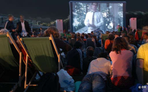 Ouverture d’un espace de projection de films en plein air à Alger.