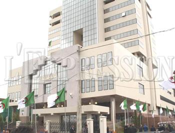 Sit-In des avocats devant la cour d&rsquo;Alger, »Si la loi passe, nous paralyserons tout le système judiciaire »