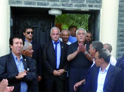Sollicité hier par des dizaines de citoyens rassemblés devant son domicile à Batna pour revenir aux affaires, Liamine Zeroual dit non