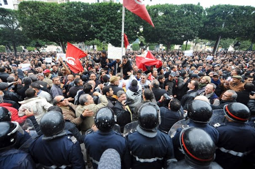 Tunisie : violentes manifestations anti-islamistes après l’assassinat de Brahmi