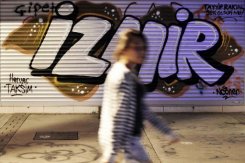 Turquie: une bombe explose devant un commissariat de police