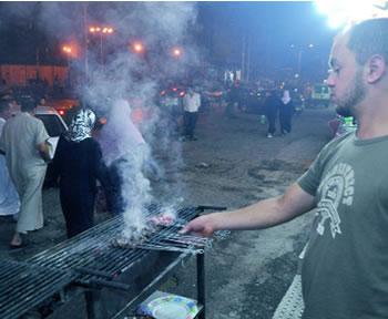 Zlabia,Kalb elouz,cherbet et brochettes,Les trottoirs retrouvent leurs vendeurs du Ramadhan